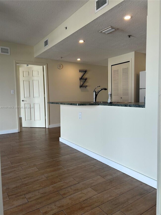 Foto del edificio - 3410 Coral Wy