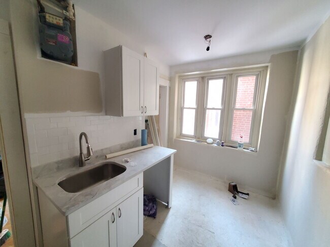 Building Photo - 8 Craigie Cir