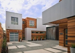 Building Photo - 3425 Louise St