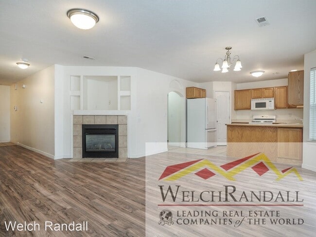 Building Photo - 3 br, 2.5 bath House - 880 E Quinn Court
