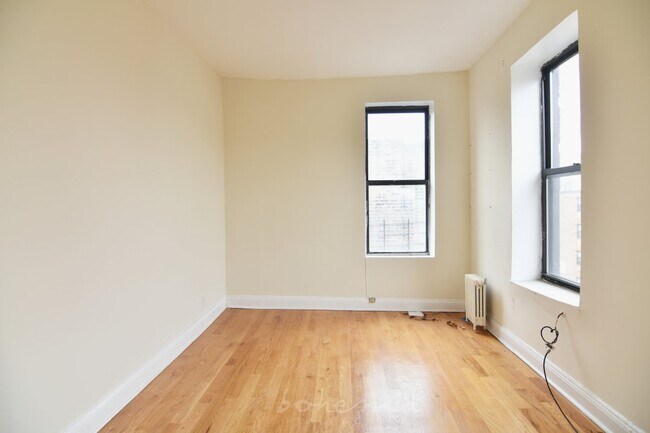 Building Photo - 242 Bradhurst Ave