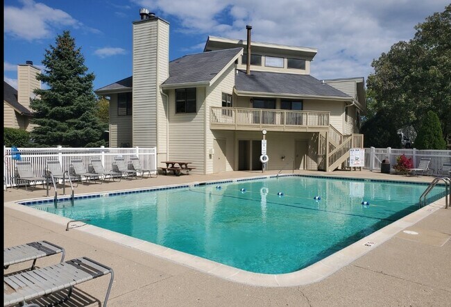 There are two pools for this unit - 717 Shepard Rd