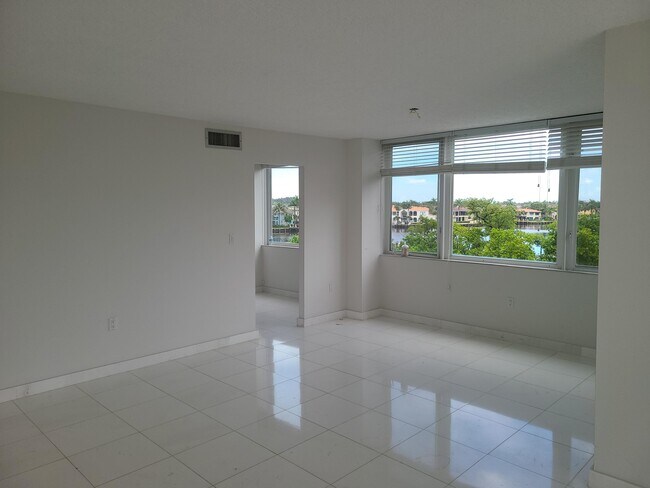 Building Photo - 3912 S Ocean Blvd