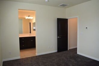 Building Photo - 3280 Chickadee Ct