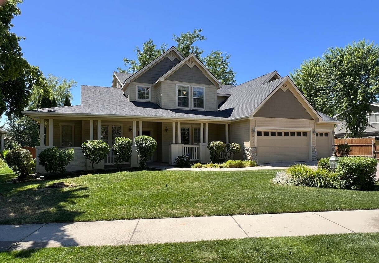 Foto principal - Beautiful 4 bed 3.5 bath home in Eagle jus...