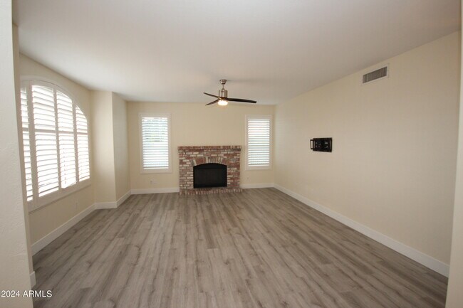 Building Photo - 5602 W Melinda Ln