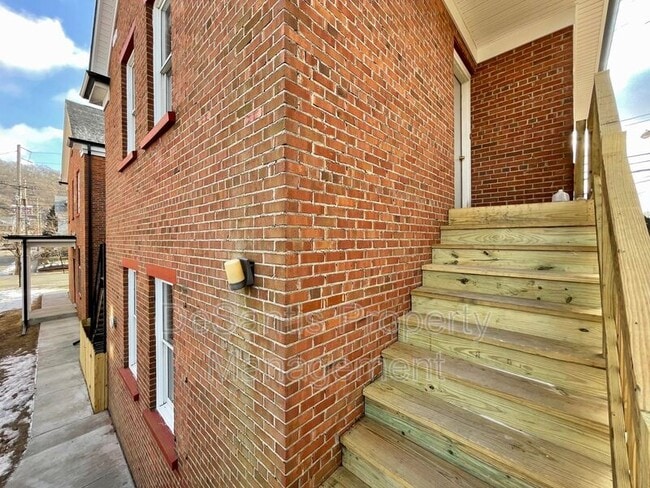 Building Photo - 632-634 Beaver St
