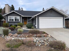 Building Photo - 253 Pinyon Hills Dr