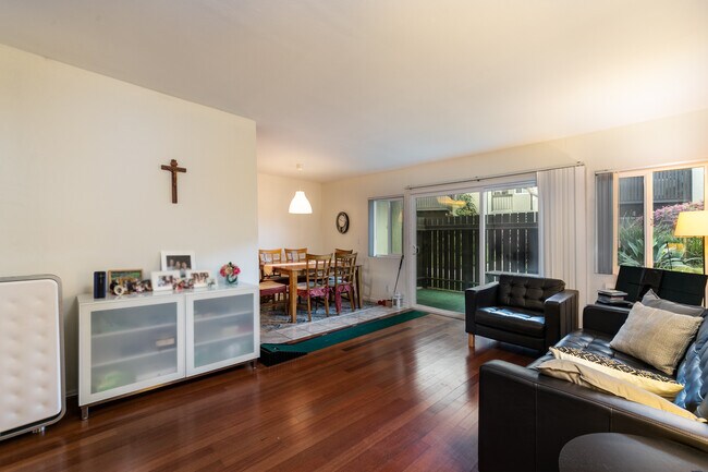 living/dining - 4931 Indian Wood Rd