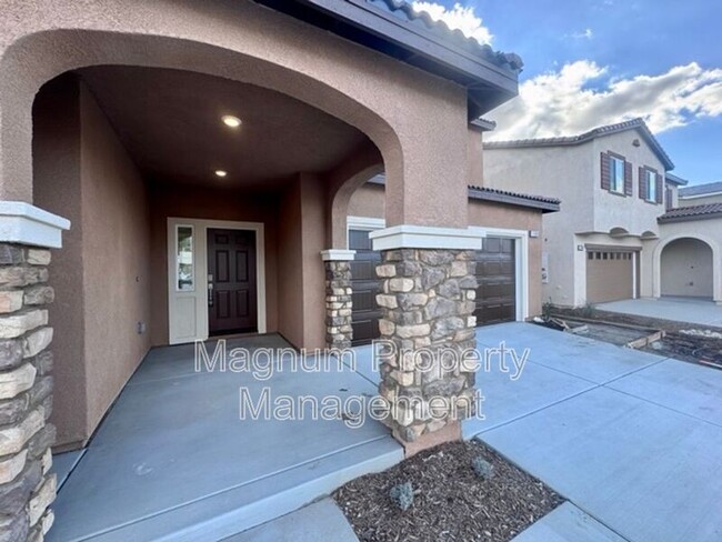 Foto del edificio - 31393 Sycamore Canyon Ln