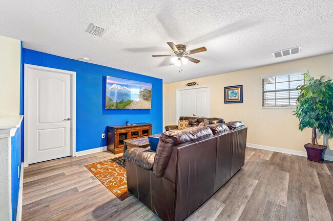 Foto del edificio - 1496 Moon Valley Dr