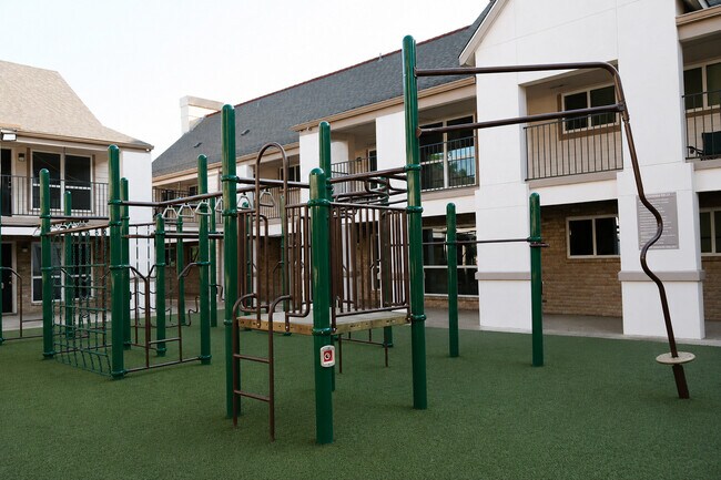 Building Photo - Buena Onda at White Rock