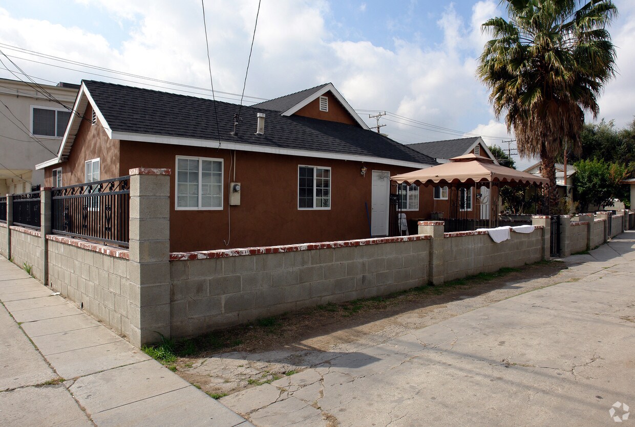 Building Photo - 10727-10729 S Grevillea Ave