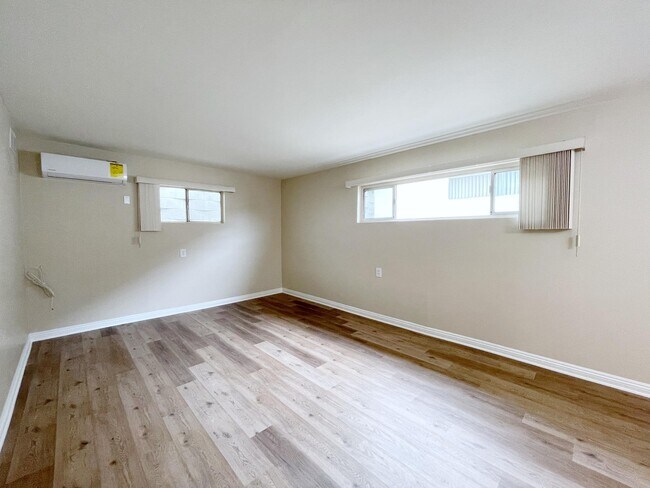 Foto del edificio - 2841 Montrose Ave