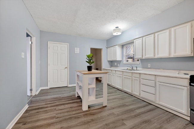 Building Photo - 2640 Guilford Ave