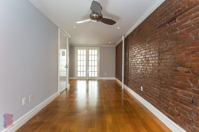 Foto del edificio - 118 E 7th St