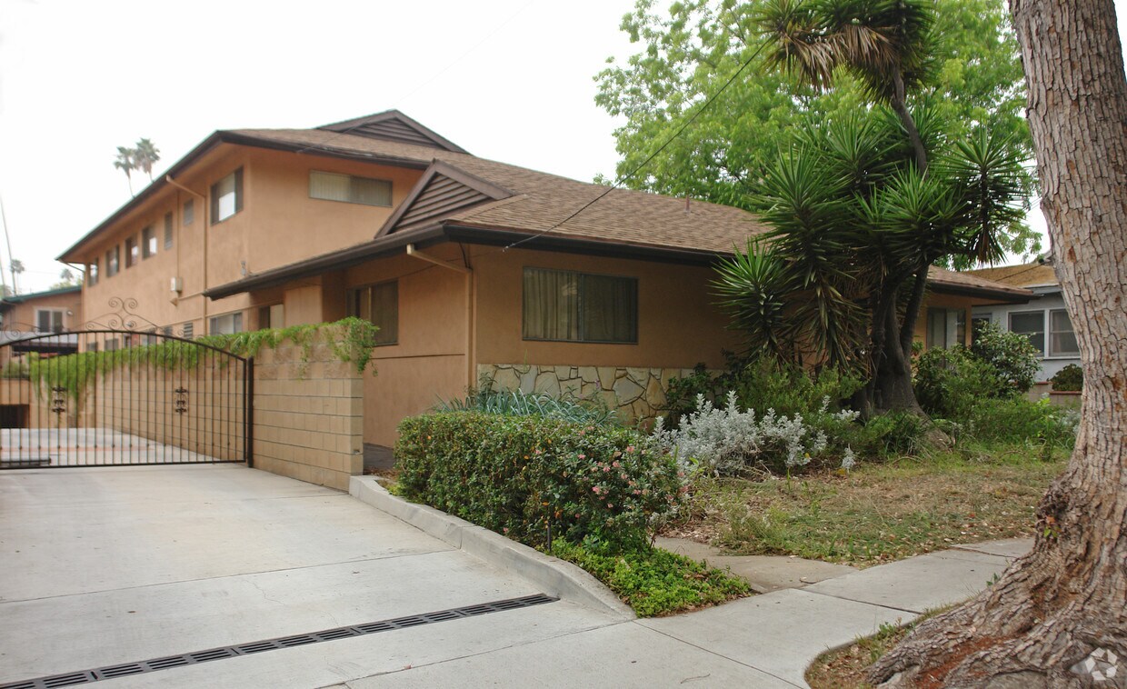 Building Photo - 153 Sierra Bonita Ave