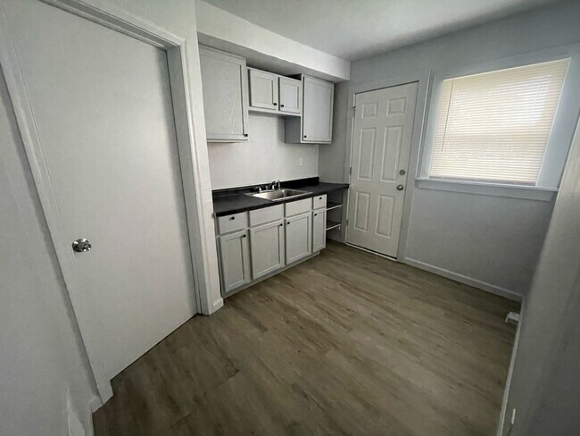 Foto del edificio - 12655 Kelly Rd