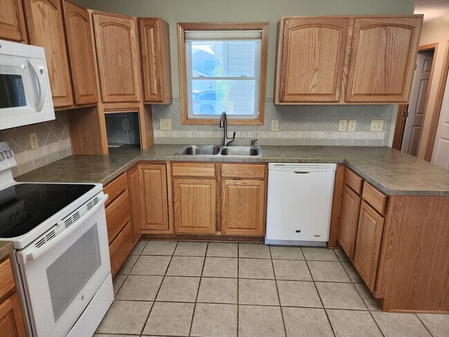 Foto del edificio - 3512 McLaughlin Dr