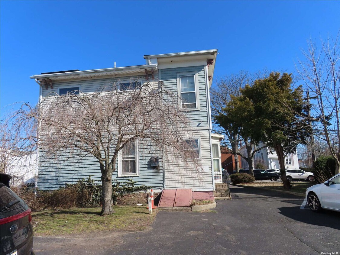 Building Photo - 206 Deer Pk Ave