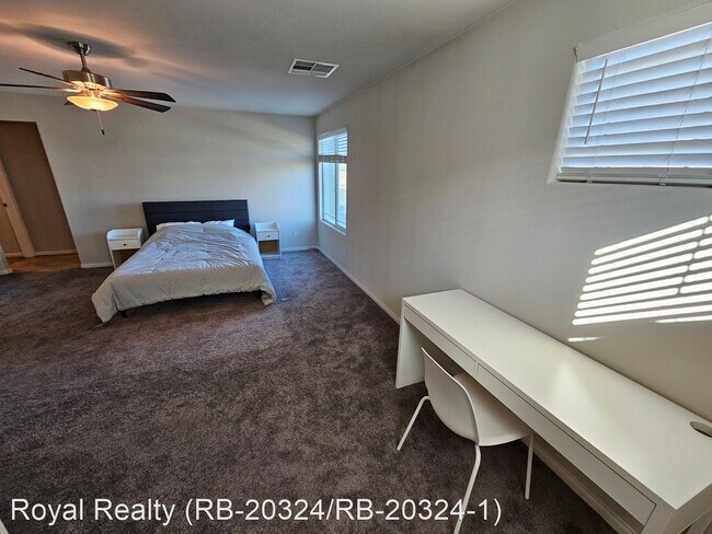 Building Photo - 5 br, 3 bath House - 1171 Twincrest ave.