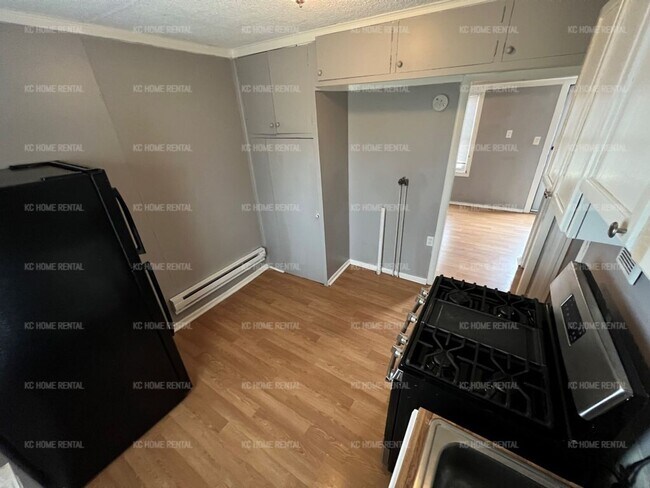 Building Photo - Decent priced 1 bed 1 bath condo unit in S...