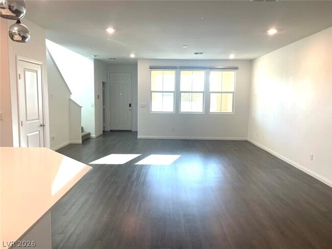 Building Photo - 3250 Palindrome Ave