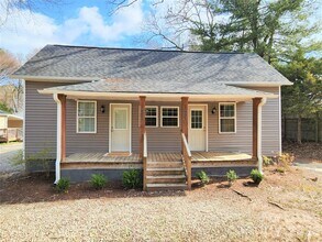 Building Photo - 1423 Oakshade Ave