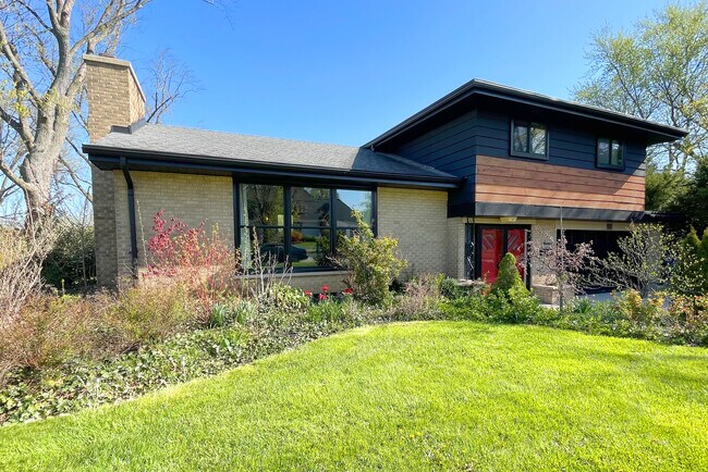 exterior - 900 59th St