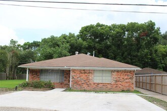 Building Photo - 121 Mary Ln