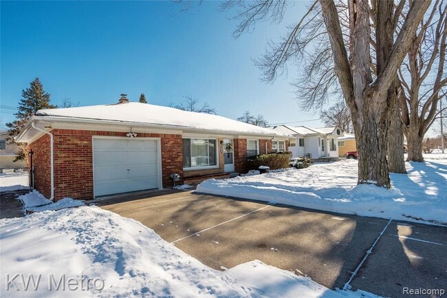 Building Photo - 32348 Linderman Ave