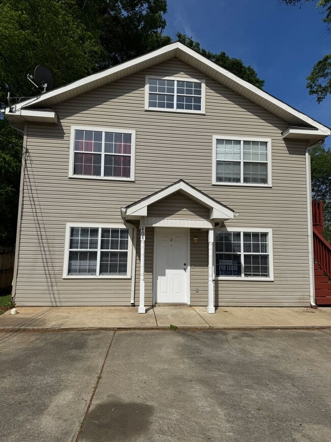 Building Photo - 404 McCullars Ln