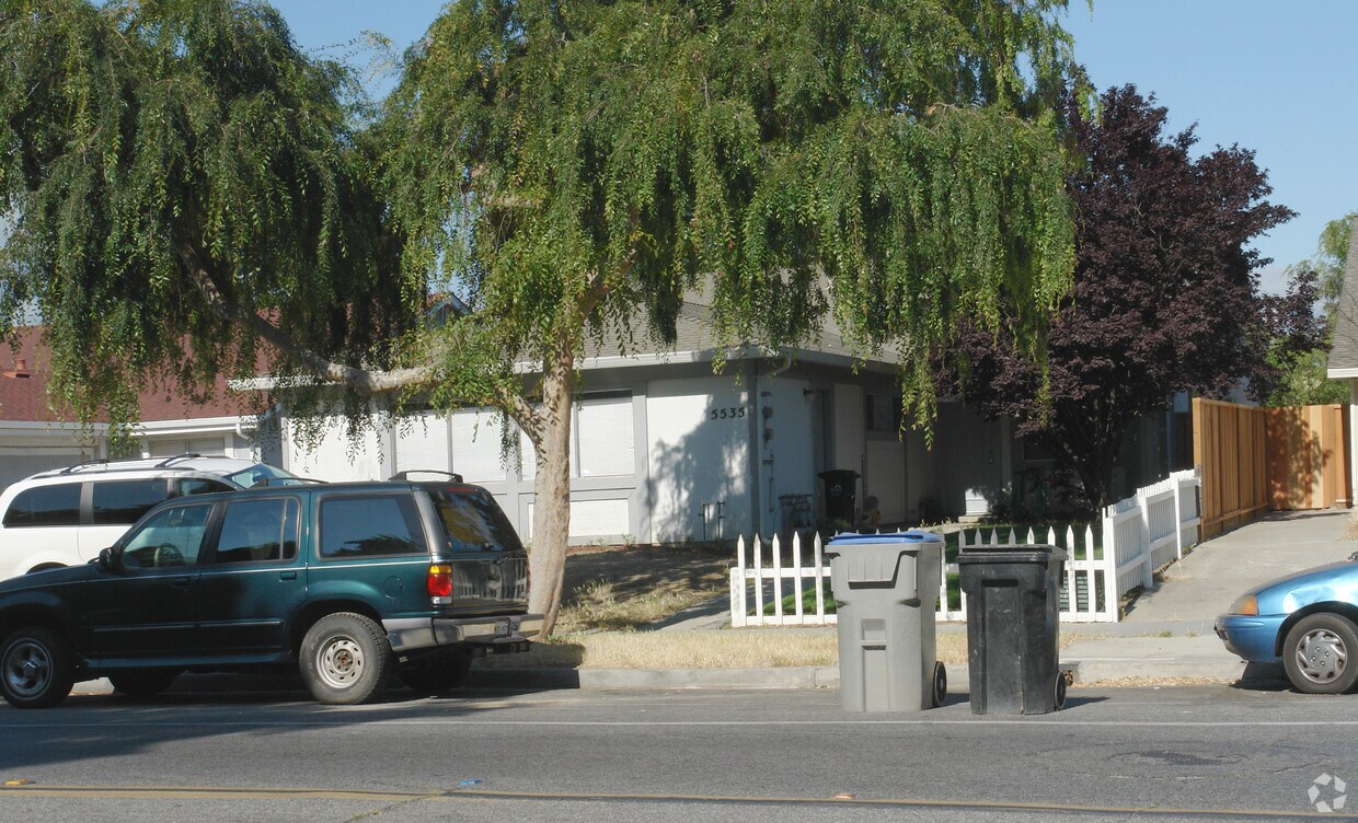 Building Photo - 5535-5537 Lean Ave