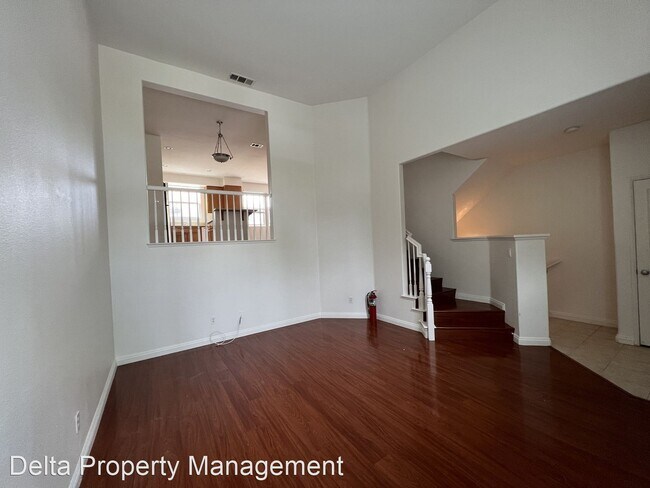 Building Photo - 3 br, 3 bath House - 1021 L Ave