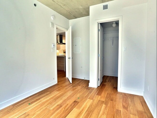 Building Photo - 700 Rue St-Paul Ouest