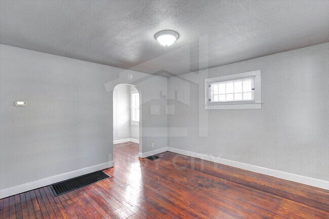 Foto del edificio - 3209 W 10th St