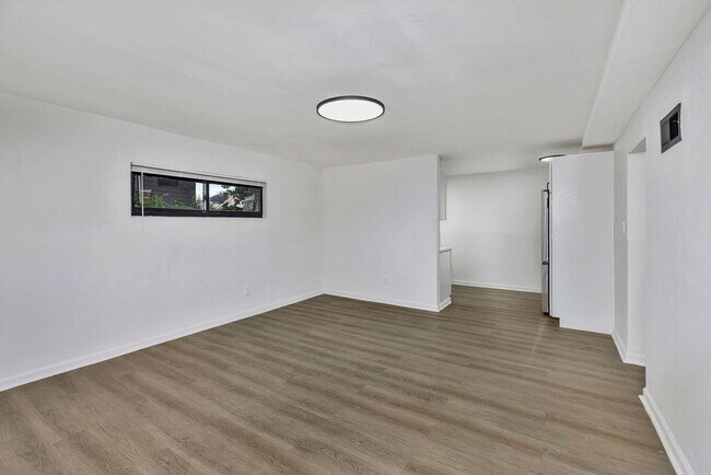 Building Photo - 2535 Lysle Ln