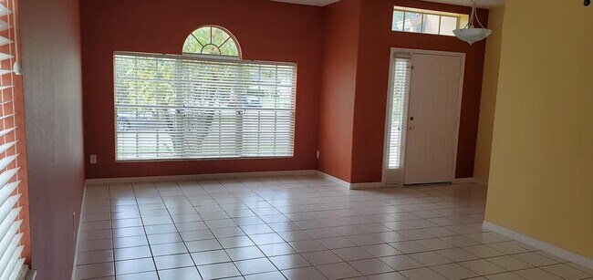 Foto del edificio - 4629 Riverton Dr