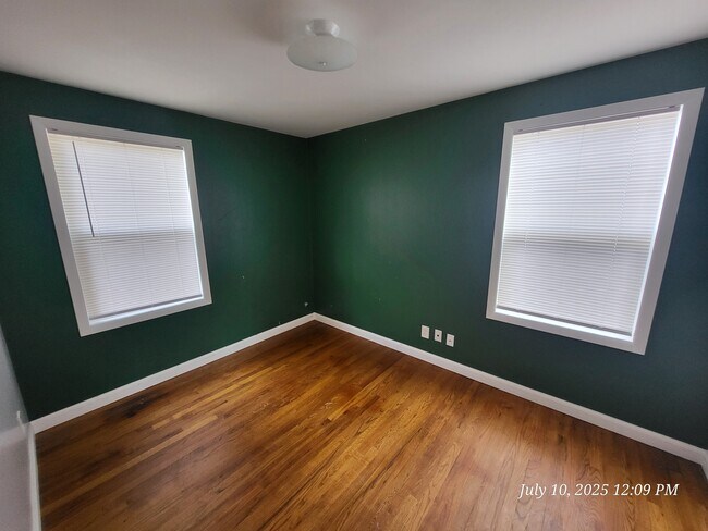 Building Photo - 2620 W Midwick Ave
