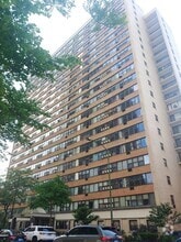 Building Photo - 6030 N Sheridan Rd