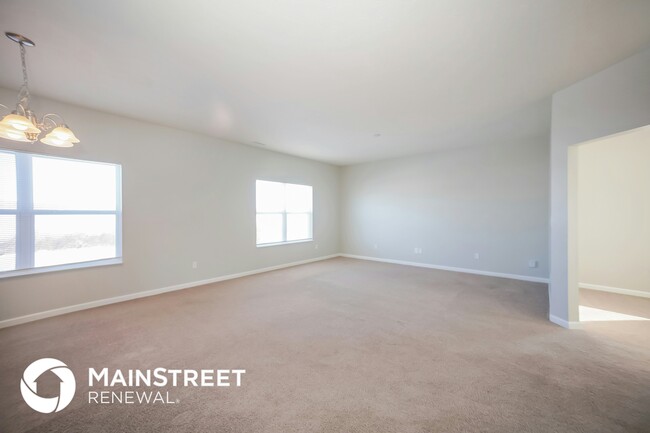 Building Photo - 890 Redwood Dr