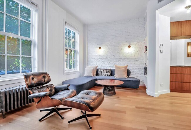 Foto del edificio - 290 W 11th St