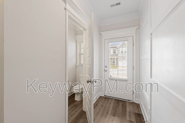 Building Photo - 317 Sumac Trail