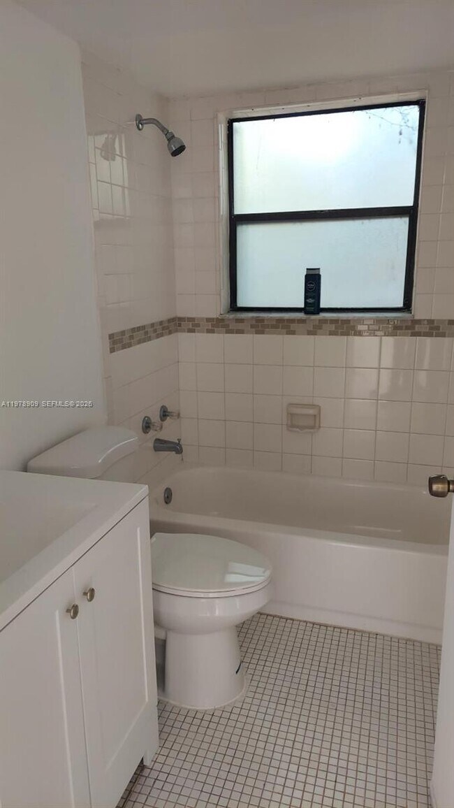 Foto del edificio - 2240 Van Buren St