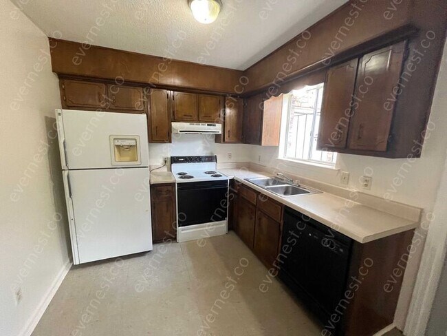 Building Photo - 7611 Holiday Hills Dr