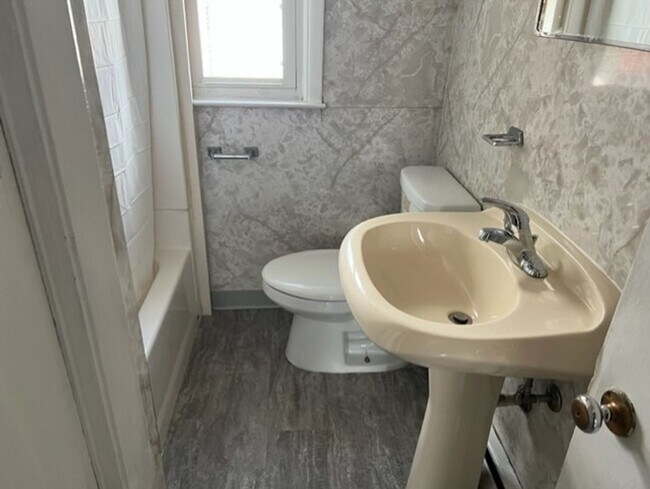 Foto del edificio - 361 Colonial Rd