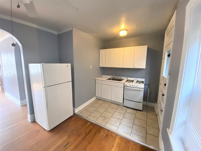 Foto del edificio - 4266 W Irving Park Rd