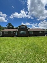 Building Photo - 202 N Lakewood Dr