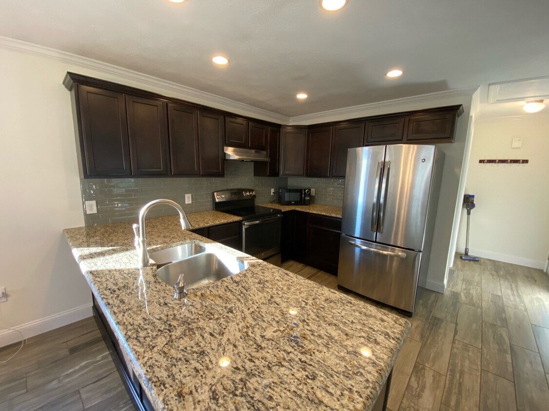 Foto principal - 372 Troy Rd