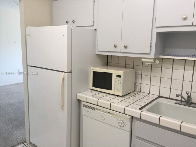 Building Photo - 1985 S Ocean Dr